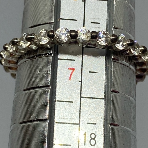925 ring with CZ’s all around the band (204) - Picture 5 of 7